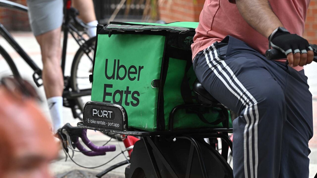 GameStop y Uber Eats se unen para entregar videojuegos a domicilio